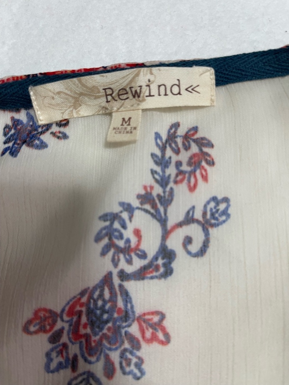 REWIND Semi Sheer Short Sleeve Floral Kimono medium - Picture 3 of 4
